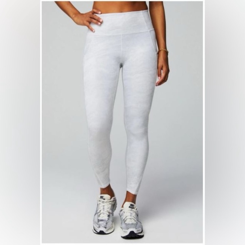 NWOT…Women's White High-Waisted Fabletics Leggings